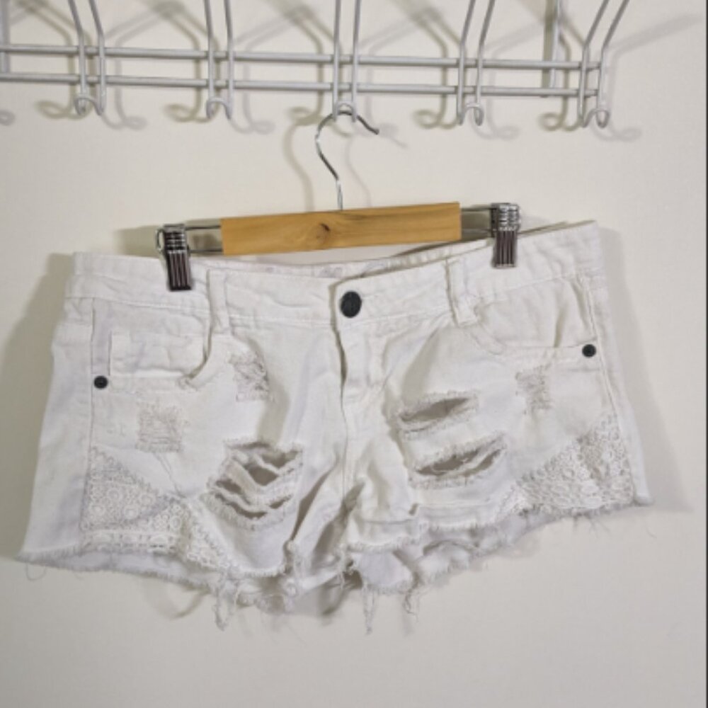 Vanilla star white distressed with lace shorts